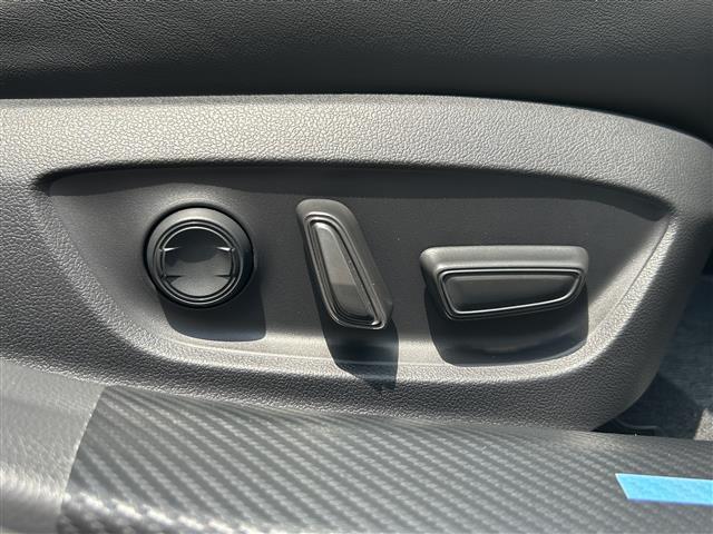 こちらは運転席のシートです。自社でしっかりクリーニングしておりますので、お客様がいつ見に来られてもいいように、きれいな状態を保っております。価格には自信あり！なくなる前に是非ご来店ください！