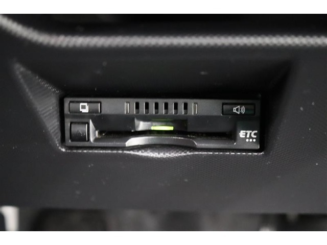 スッキリ装着されたビルトインタイプのETC！高速道路走行の料金所をノンストップで通過できます。※ ETCカードのお申し込みも当社にお任せ下さい！