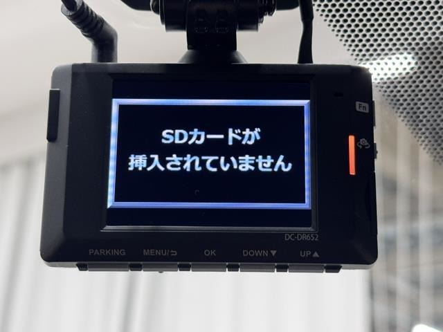 ドライブレコーダー装備してますよ。　思いでの記録や万が一の時の記録にも便利ですね。