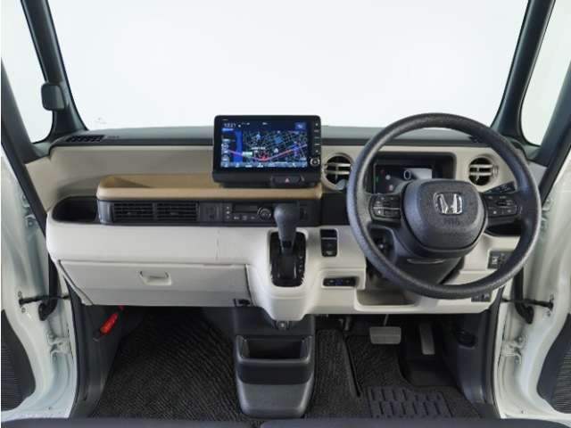 室内は、シートクリーニングや各部の徹底した清掃を実施し、消臭・除菌処理を行っています。しかも、全ての差上で天然成分の薬剤にこだわり安心・安全へも配慮しています。