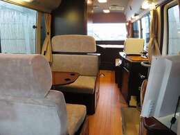 RVビックフット　エポックミュー　10名乗車大人4名子供2名就寝　8ナンバーキャンピング登録