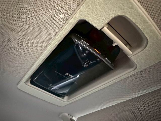 【ビルトインETC】で有料道路の利用はもちろん、大切な見た目もスタイリッシュになっております。