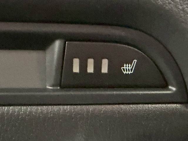 あったら便利機能の【シートヒーター】冬場はエアコンの温度設定を低めにでき、身体の芯からポカポカになります。