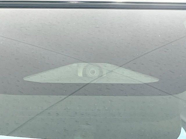 【トヨタセーフティセンス】走行中に前方の車両等を認識し、衝突しそうな時は警報とブレーキで衝突回避と被害軽減をアシスト。より安全にドライブをお楽しみいただけます。