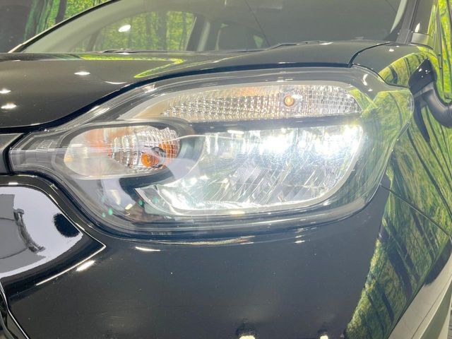 【LEDヘッドライト】悪天候や夜間走行時も良好な視界を確保し安心して運転できる高輝度LEDヘッドライトを装備！点灯速度が早く、消費電力も抑えられています。