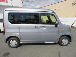 リヤ5面プライバシーガラス！「L」ですので、電動格納ドアミラー＆UVカットフロントドアガラス＆ボディ同色ドアミラー＆ボディ同色ドアハンドル！