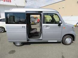 両側スライドドア！