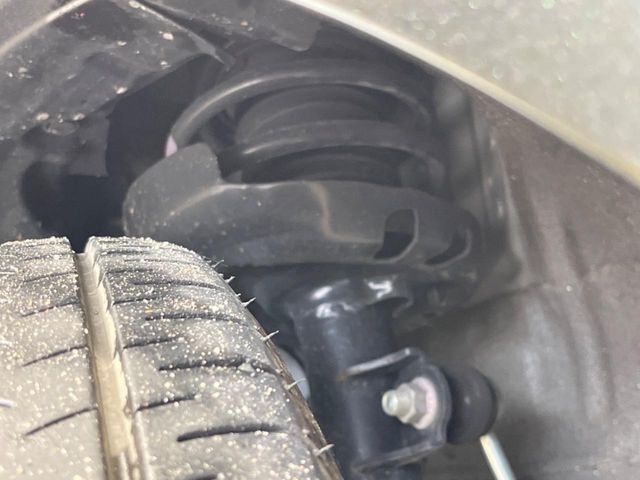 お車を安心してお乗りいただく為には、足回りの定期点検が欠かせません。サービスサポート（有償保証）では無料点検もご提供しており、安心のカーライフをお過ごしいただけるサポート体制が整っています。