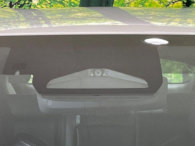 【トヨタセーフティセンス】走行中に前方の車両等を認識し、衝突しそうな時は警報とブレーキで衝突回避と被害軽減をアシスト。より安全にドライブをお楽しみいただけます。