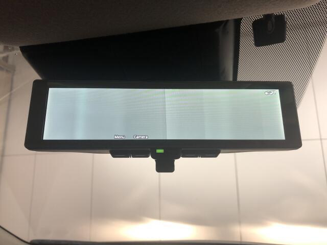 スマートルームミラー装備で切り替えればバックミラーでもアラウンドビュー映像を映し出します☆