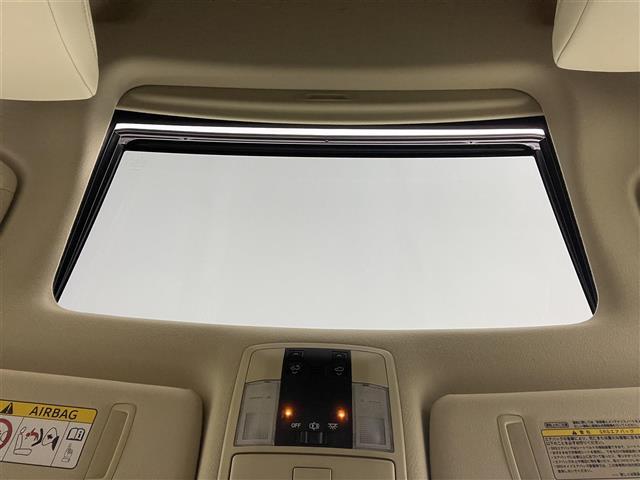 【　サンルーフ　】解放感溢れるサンルーフ♪車内には爽やかな風や太陽の穏やかな光が差し込みます♪