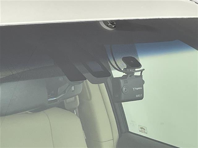 【　衝突被害軽減ブレーキ　】衝突軽減ブレーキ付き♪誤操作で万が一、前方の車に衝突しそうになった際に自動でブレーキが作動し衝突の被害を軽減します！