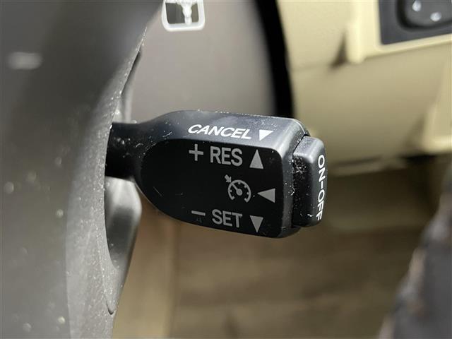 【　クルーズコントロール　】高速道路で便利なクルーズコントロールも装着済み。アクセルを離しても一定速度で走行ができる装備です。加速減速もスイッチ操作でOKです。