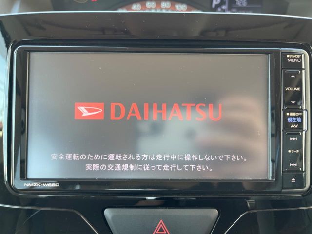 【純正ナビ】人気の純正ナビを装備しております。ナビの使いやすさはもちろん、オーディオ機能も充実！キャンプや旅行はもちろん、通勤や買い物など普段のドライブも楽しくなるはず♪