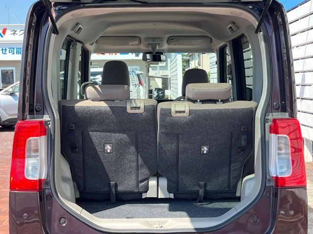 普段のお買い物や通勤、送迎等に十分な荷室スペースを確保しております。セカンドシートを倒すと、大きな荷物の積載も可能です♪