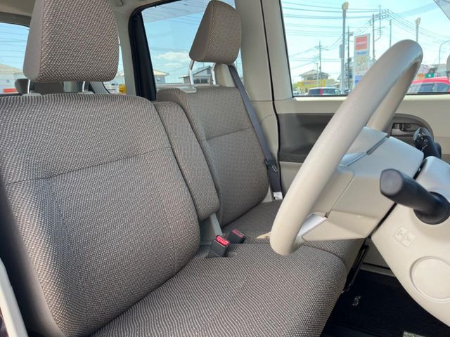 運転席シート廻りは使用感も少なく、良好な状態となっています。丁寧に使われていたことがよくわかりますね。