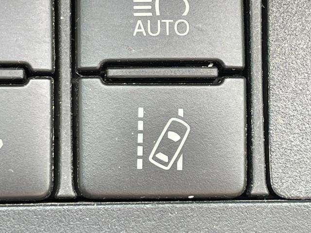 ◆【レーンディパーチャーアラート（LDA）】クルマが車線または走路から逸脱する可能性がある場合に、ブザーまたはハンドルの振動により注意をうながします。機能には限界があるためご注意ください。