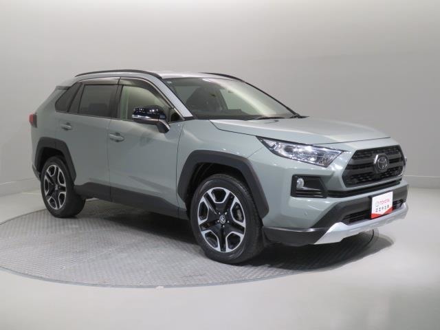 人気のSUV！　普段使いから週末のお出かけまで、運転するワクワクを感じさせてくれる一台になると思います。