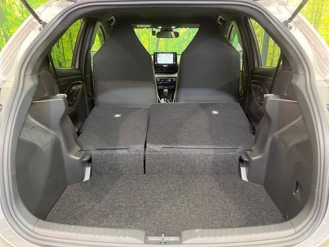 後席を格納すると、これだけの広さが！シーンに合わせたシートアレンジで、大きな荷物も積むことが出来ます♪