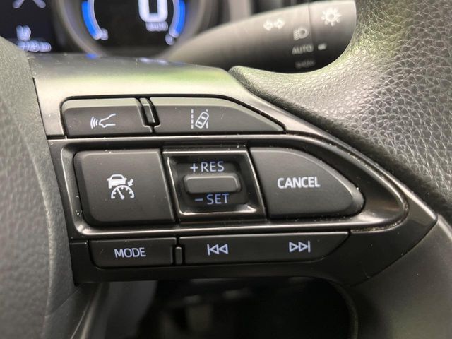【レーダークルーズコントロール】高速道路での長距離走行が楽に！！自動で速度を保つクルーズコントロールが、衝突軽減システムと連携し、前方の車両を感知して車間を保つように速度調節してくれます！！