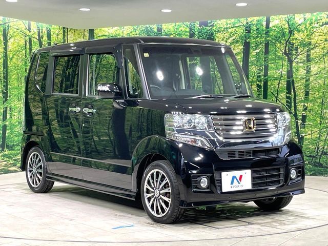 大好評のボディコーティング「弾スプラッシュコート」もご納車までに施工可能。通常のガラスコートと異なる、耐久年数6年の無機質ガラスコーティングが、ボディをキレイな状態に保ってくれます。