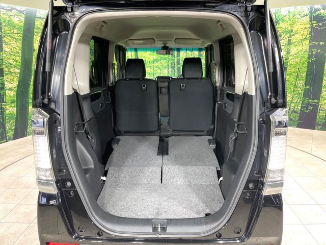 普段のお買い物や通勤、送迎等に十分な荷室スペースを確保しております。セカンドシートを倒すと、大きな荷物の積載も可能です♪