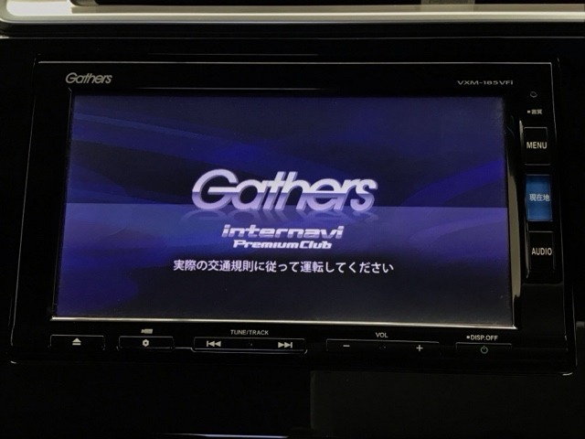純正メモリーインターナビ付きです！CD・DVD再生、ミュージックサーバー、フルセグTV視聴、Bluetooth・ミュージックプレーヤー接続可能です！