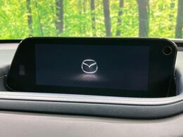 【純正ナビ】人気の純正ナビを装備。オーディオ機能も充実しており、Bluetooth接続すればお持ちのスマホやMP3プレイヤーの音楽を再生可能！毎日の運転がさらに楽しくなります！！