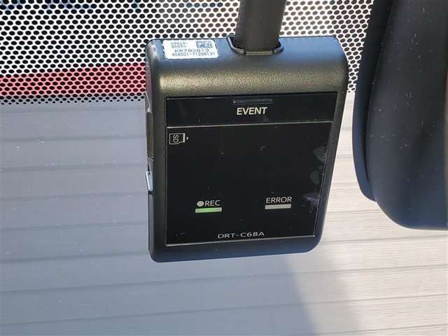 【ドライブレコーダー】安全運転をしていても、当たられることはある、しかも相手の主張と違う・・なんてシーンでもドライブレコーダーがあれば安心、ドラレコは冷静に見つめています。