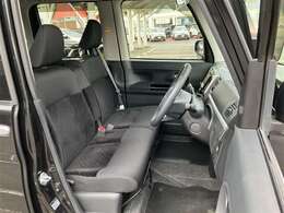 運転席・助手席です