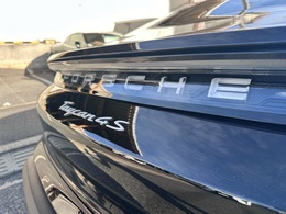 Porsche taycan 4S performance battery Plus  車両本体価格：15,610,000円　オプション価格：2,654,000円