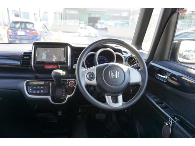 取り扱いサービス　（当社指定ナビ販売、ナビ、ドライブレコーダー、ETC取り付けやスモークフィルム加工等）　納車にあわせて行います！当店ご購入のお客様は工賃もお安くなりますのでご相談ください！