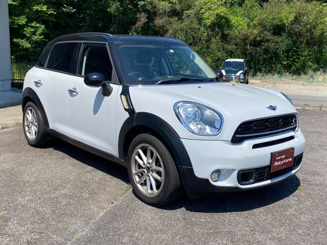 遊び心も実用性も備えたミニクロスオーバー　全国納車OKです　軽自動車買うなら丈夫なボディーなミニ乗りましょう！