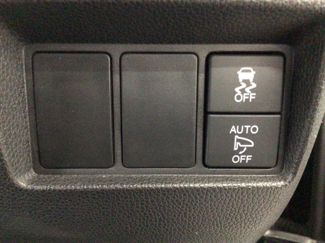 【VSA】ブレーキ時の車輪ロックを防ぐABS、加速時などの車輪空転を抑えるTCS、旋回時の横滑り抑制の3つの機能をトータルに制御！予期しないクルマの挙動の乱れを防ぐ安全装備です♪