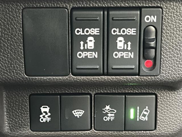 【運転席操作部】『運転席周辺の装備』の画像になります。快適なドライブを楽しむための機能が装備されています！運転席から触れるので使いやすいです！