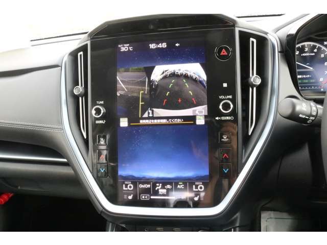 全周囲モニター付で、車庫入れも駐車もラクラクです。