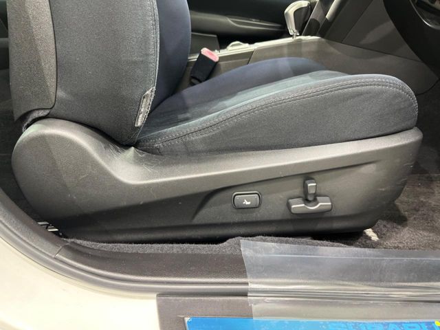 【パワーシート】スイッチ一つで簡単にシートの微調整が可能！電動だから力もいりません！快適なシートポジションにセットして、快適なドライブをお楽しみください。
