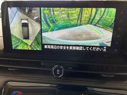 【アラウンドビューモニター】専用のカメラにより、上から見下ろしたような視点で360度クルマの周囲を確認することができます☆死角部分も確認しやすく、狭い場所での切り返しや駐車もスムーズに行えます。