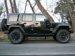 ECクライスラーより弊社が直輸入しておりますので、グレード、エクステリア、インテリア、左右ハンドル、カスタムプランなど全てオーダー可能です