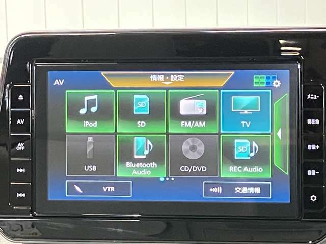 日産純正メモリーナビ（MJ323D-L）です。クリアな画質を楽しんでいただけるフルセグ地デジTVなど、書ききれないほどの機能が満載です。