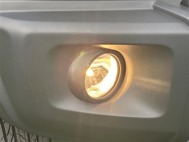 【後部座席】後席もゆったりドライブを楽しめます。内外装はプロこだわりのクリーニングで清潔なおクルマでご納車致します。店舗での現車確認も承っています！