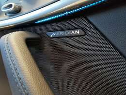【MeridianサウンドシステムOP価格379,000円】イギリスの老舗オーディオブランドで音質が良く、ドライブ中の音楽をより一層楽しませてくれます。
