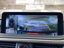 【純正12.3インチナビ】フルセグテレビやブルートゥース接続、DVD再生など多彩な機能を併せ持っており、インパネ周りがすっきりしてますね！