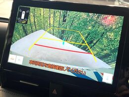 【バックカメラ】駐車時に後方がリアルタイム映像で確認できます。大型商業施設や立体駐車場での駐車時や、夜間のバック時に大活躍！運転スキルに関わらず、今や必須となった装備のひとつです！