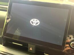 【10.5インチナビ】高級感とインパクトのある大画面ナビを装備。各種オーディオ操作はもちろん、スマホ連携もできる利便性の高いナビです♪