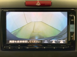 リアカメラ付で、後方をナビ画面で確認。車庫入れも安心です。もちろん、バックギアと連動しています。