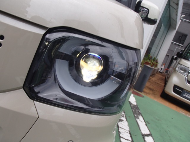 より明るく省電力、点灯忘れも防止できるオートライトコントロール機構付LEDヘッドライト装備です。
