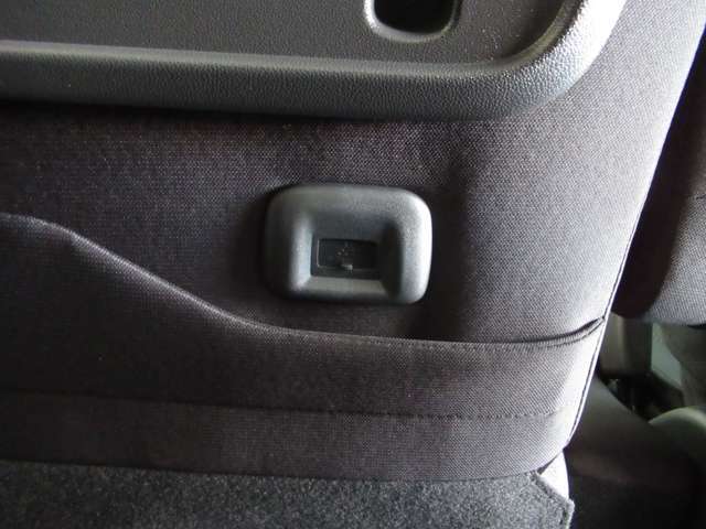 助手席シートバックにUSBを完備　後部座席で携帯やゲーム機の充電が可能