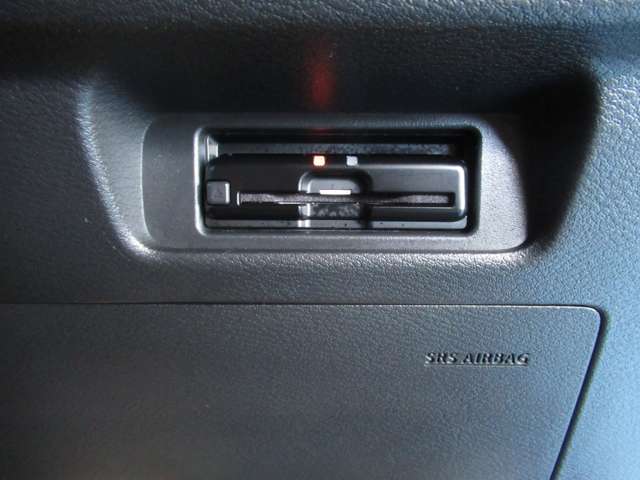 高速料金所をノンストップで決済通過出来るETC装備