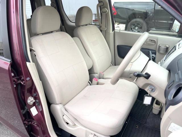 運転席シート廻りは使用感も少なく、良好な状態となっています。丁寧に使われていたことがよくわかりますね。